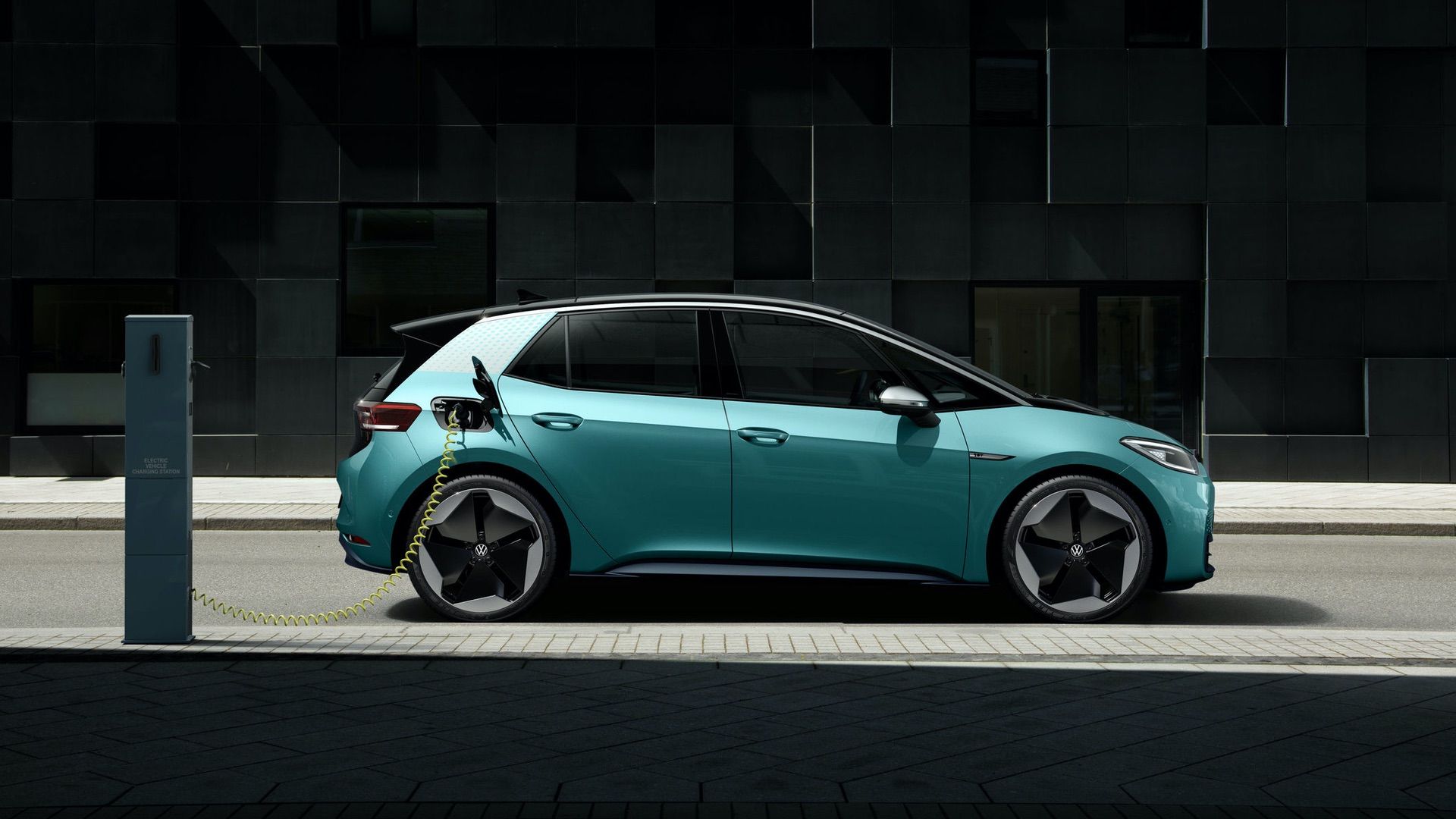 Volkswagen mění plány. 70 procent produkce bude elektro.