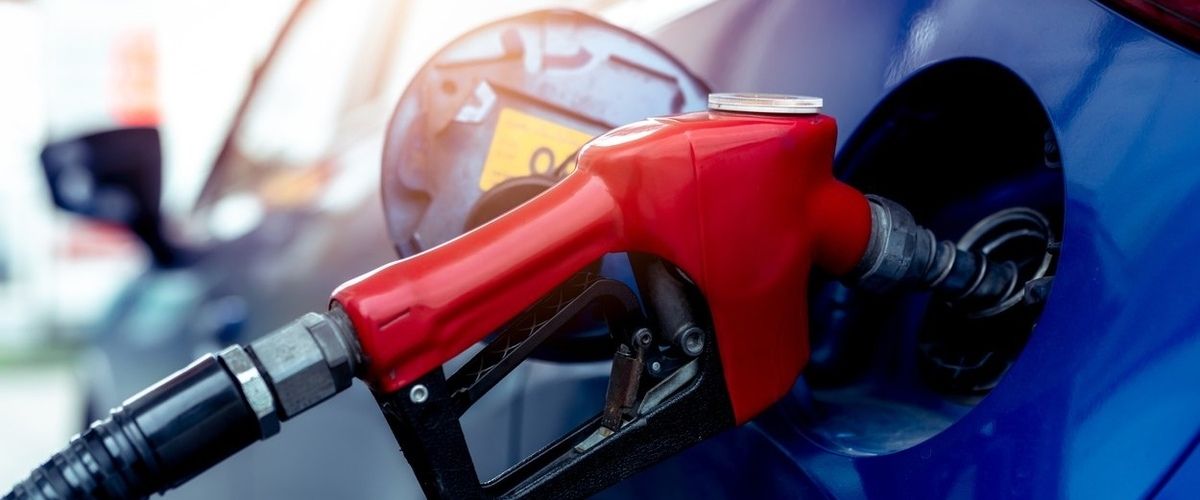 Nižší daň sníží ceny benzinu a nafty až později.