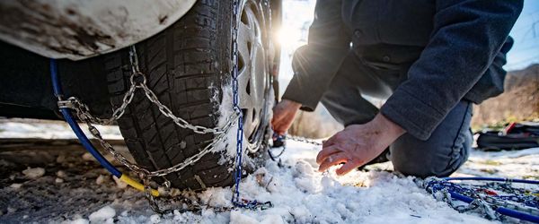 Když zimní pneu nestačí, pomohou řetězy. Jak vybrat nejvhodnější?
